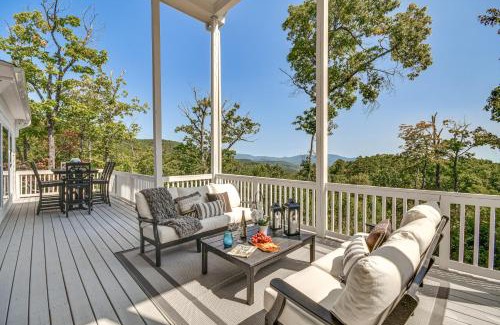 Black Mountain Casa | Luxe Black Mountain Manor on 15 Acres!