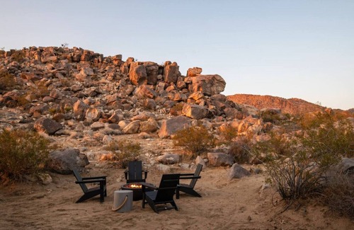 Joshua Tree Casa | Luxe Boulder Hideaway Mins to JTNP 2 Acres