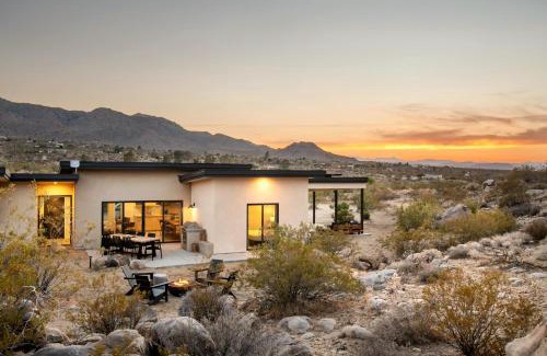 Joshua Tree Casa | Luxe Boulder Hideaway Mins to JTNP 2 Acres