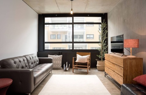 Kingston Apartamento | BOUTIQUE WAREHOUSE 2BD APT - KING BED - RESTAURANTES IMPRESIONANTES DE KINGSTON CAFES