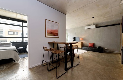 Kingston Apartamento | BOUTIQUE WAREHOUSE 2BD APT - KING BED - RESTAURANTES IMPRESIONANTES DE KINGSTON CAFES