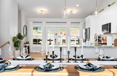 Laurel Park Casa | New, Luxury, Secluded, Breathtaking Mountain Views, HotTub, FirePit