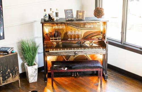 Edgehill Casa | LUXE-Broadway Getaway-Heart of Gulch-Mins to Broadway