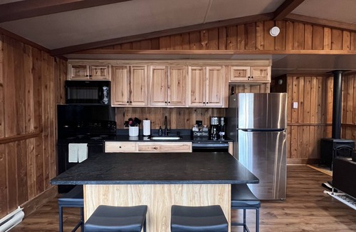 Albrightsville Cabina | Luxe Cabin, 5 minutes to Lake & Pool 2Bed2Bath, Pet friendly +Resort Amenities