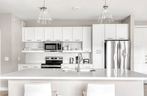 Highland Apartamento | Luxe Central Austin 1BR w/ Gym, Pool & W/D, nr cafe, by Blueground