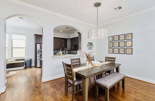 Central Business District Casa | Luxe centrally located Houston 3 story townhouse: Minute Maid/GRB/Med Center/NRG