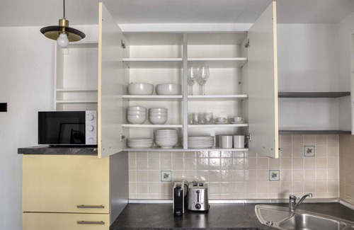 Cents Apartamento | Luxe Cents Studio w/ Balcony & Elevator, nr Bus Station, by Blueground