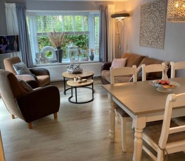 Bosgebied Hoenderloo Chalet De Esquí | Luxe Chalet met prachtig terras op de Veluwe , veel privacy