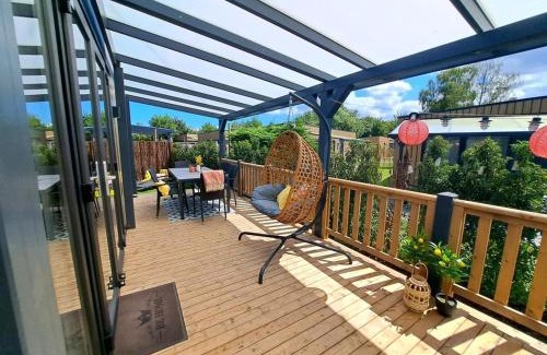 Heinkenszand Chalet De Esquí | Luxe Chalet met Veranda Tuin en Hottub, Zeeland VP007