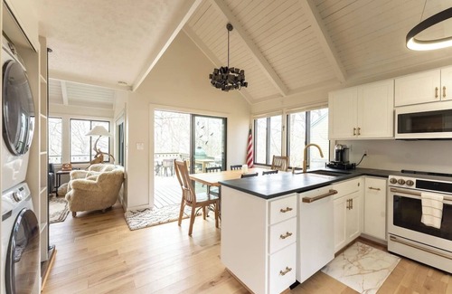 Treeloft Casa | Summer Music Festival - Luxe Cliff House Retreat