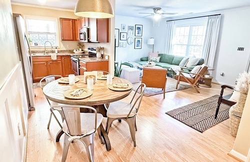 Durham Casa | Luxe } Coffee Bar! Minutes to Duke & downtown, Eco+ Family friendly + Fire pit