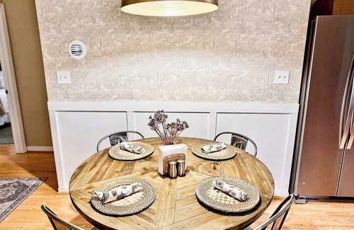 Durham Casa | Luxe } Coffee Bar! Minutes to Duke & downtown, Eco+ Family friendly + Fire pit