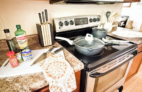 Durham Casa | Luxe } Coffee Bar! Minutes to Duke & downtown, Eco+ Family friendly + Fire pit