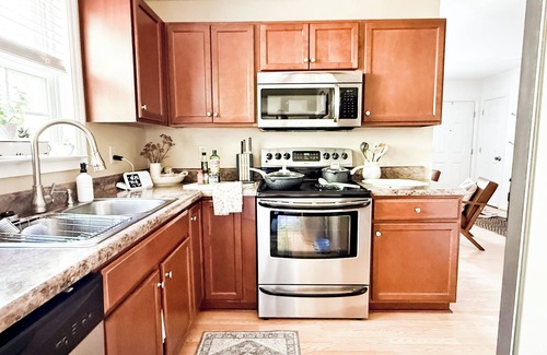 Durham Casa | Luxe } Coffee Bar! Minutes to Duke & downtown, Eco+ Family friendly + Fire pit
