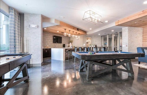 Washington Ave./ Memorial Park Apartamento | Luxe Condo Downtown, Rooftop Balcony, Fast Wifi