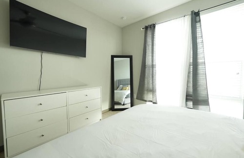 Washington Ave./ Memorial Park Apartamento | Luxe Condo Downtown, Rooftop Balcony, Fast Wifi