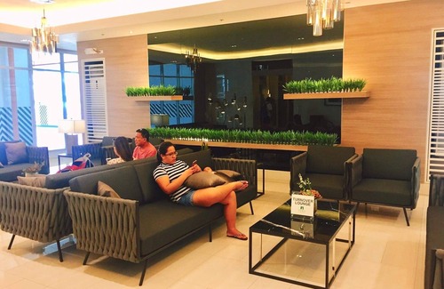 Santo Cristo Condominio | Luxe Condotel near shopping malls and train station with Netflix/Wifi