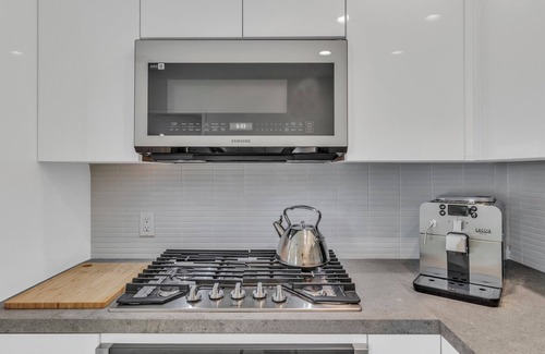 North Park Cabaña | Luxe cottage in prime tropical North Park setting