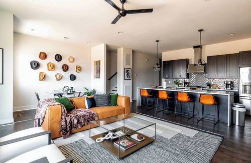 Edgehill Cabaña | Luxe-cowboy Country-rooftop Patio-downtown Living