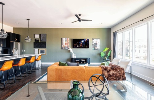 Edgehill Cabaña | Luxe-cowboy Country-rooftop Patio-downtown Living