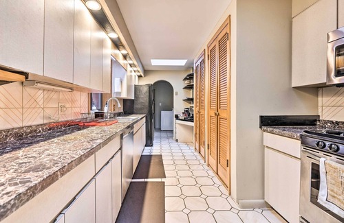Canadensis Cabina | Luxe Cresco Lodge on Creek w/ Movie Theater & Deck