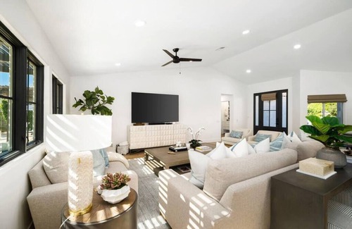 Desert Club Estates Casa | Luxe Designer Home, Pool/ Spa, Pool Table, eBikes, EV Charger, min 30 night stay