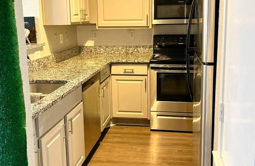 Hollow Hills Casa | Luxe "Designer" Inspired Townhome