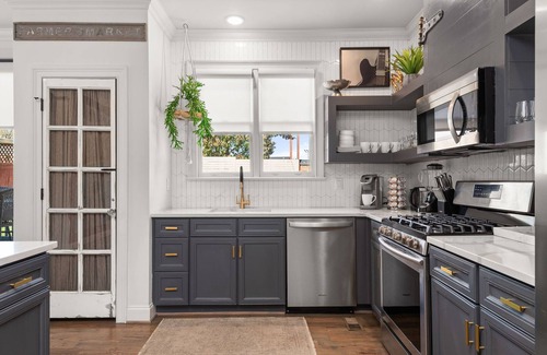 Hope Gardens Casa | Luxe Downtown Home - Walkable - 4 mins to Broadway