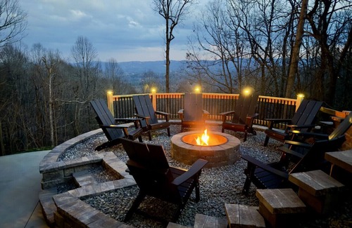 Laurel Park Apartamento | New, Luxury, Secluded, Breathtaking Mountain Views, HotTub, FirePit