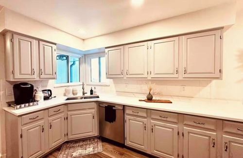 Castlewood Casa | Luxe Escape In DTC: HotTub, FirePit, 5 Min->Denver