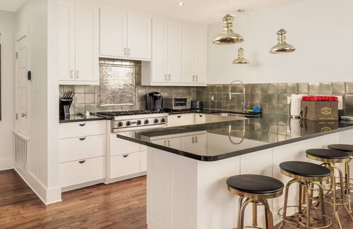 Uptown Casa | Luxe Executive Condo * 4/4 Entire Stand Alone Condo * Very Desirable Area * San Antonio Attractions