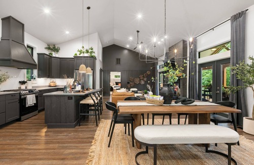 Asheville Apartamento | New, 2 mi. to Downtown, Luxury, HotTub, Forest, FirePit