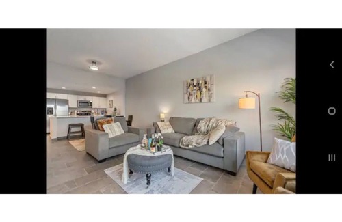 Indian Beach Sapphire Shores Apartamento | LUXE GETAWAY! New Apt, E-SCOOTERS Available, Corporate, Nurses welcome. Disney+