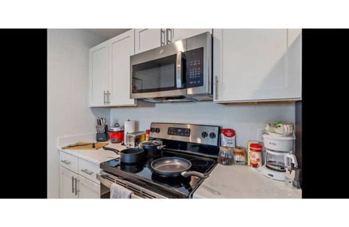Indian Beach Sapphire Shores Apartamento | LUXE GETAWAY! New Apt, E-SCOOTERS Available, Corporate, Nurses welcome. Disney+