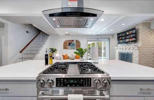 White Rock Hills Casa | Luxe Golfers' Oasis - Pool, Mini-Golf, Hot Tub!