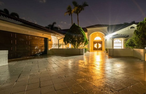 Plantation Apartamento | Luxe Gorgeous 7BR Home With Game Room/Pool