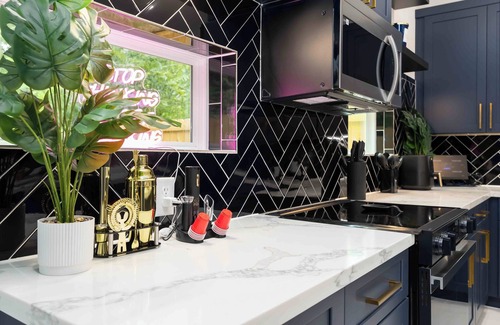 Southeast Houston Casa | Luxe Group Stay 3BR Near Med Center NRG Mins to Downtown Nightlife
