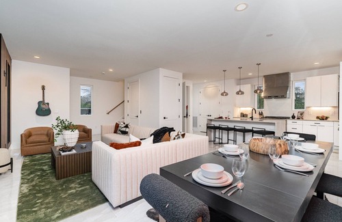 Katie Hill Neighborhood Cabaña | Luxe-high Note-2 Rooftop Decks-3 Mins to Broadway