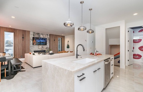 Katie Hill Neighborhood Cabaña | Luxe-high Note-2 Rooftop Decks-3 Mins to Broadway