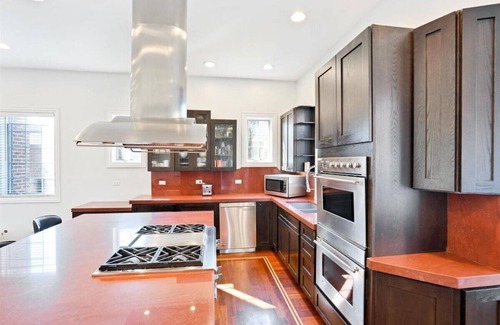Skokie Casa | Luxe Home 20 min from Downtown Chicago ,heated indoor pool, Spa bath, tree house