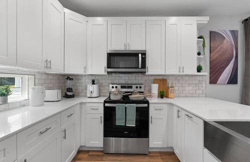 University Hills and Windsor Park Casa | Luxe Home! Sleeps 12+! Great for ACl, F1, + More!