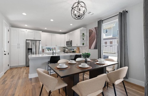 University Hills and Windsor Park Casa | Luxe Home! Sleeps 12+! Great for ACl, F1, + More!