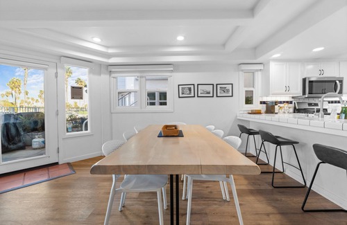 South Mission Beach Casa | LUXE HOME SLEEPS 20 MISSION BEACH PARKING 4 CARS