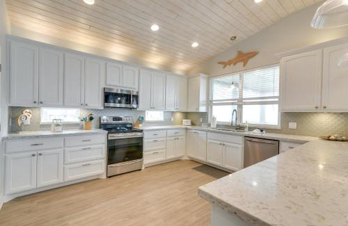 Crystal Beach Casa | Luxe Home with Deck in Crystal Beach!