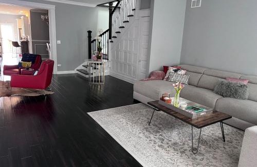 Grand Boulevard Apartamento | Luxe Hyde Park Gray Stone near UofC