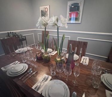 Grand Boulevard Apartamento | Luxe Hyde Park Gray Stone near UofC
