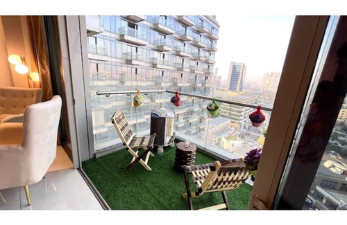 Gurugram Apartamento | Luxe Jacuzzi Heaven Heights 12th Patio 2