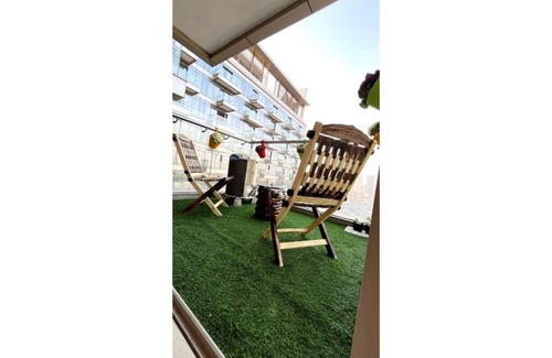 Gurugram Apartamento | Luxe Jacuzzi Heaven Heights 12th Patio 2