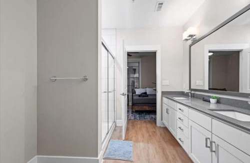 Charlotte Apartamento | Luxe King 2BR Suite in Waverly Charlotte