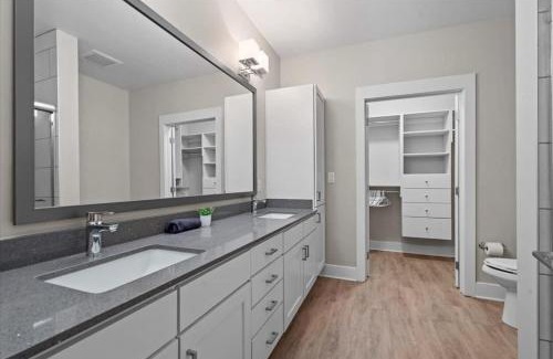 Charlotte Apartamento | Luxe King 2BR Suite in Waverly Charlotte